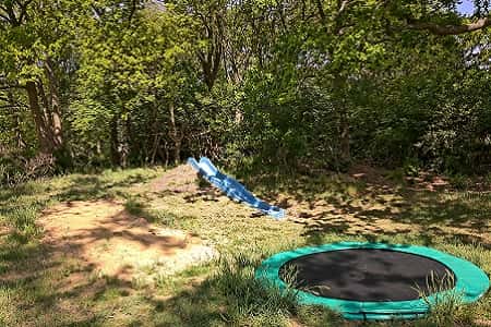 Natuurhuis huren met glijbaan en trampoline